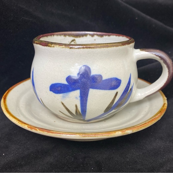 Vintage EUC Set of 6, Rustic Farmhouse Ceramic Gray/Blue Floral Cups and Saucers - Picture 11 of 17